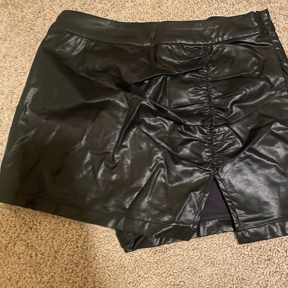 Cotton Candy Black Faux leather Skort-Size S - Picture 2 of 5